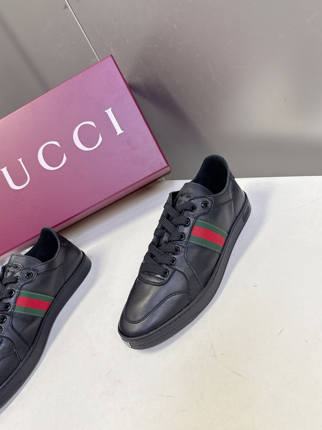 Gucci古驰春夏最新走秀款情侣休闲鞋超多明星网红种草 设计师Demna首秀诚意之作 完美融合复古奢华与