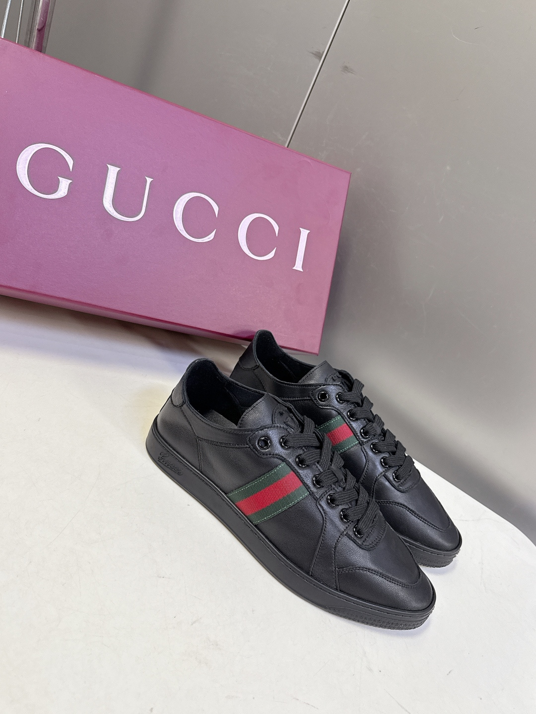 Gucci古驰春夏最新走秀款情侣休闲鞋超多明星网红种草 设计师Demna首秀诚意之作 完美融合复古奢华与