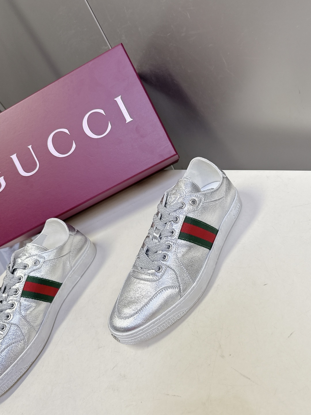 Gucci古驰春夏最新走秀款情侣休闲鞋超多明星网红种草 设计师Demna首秀诚意之作 完美融合复古奢华与