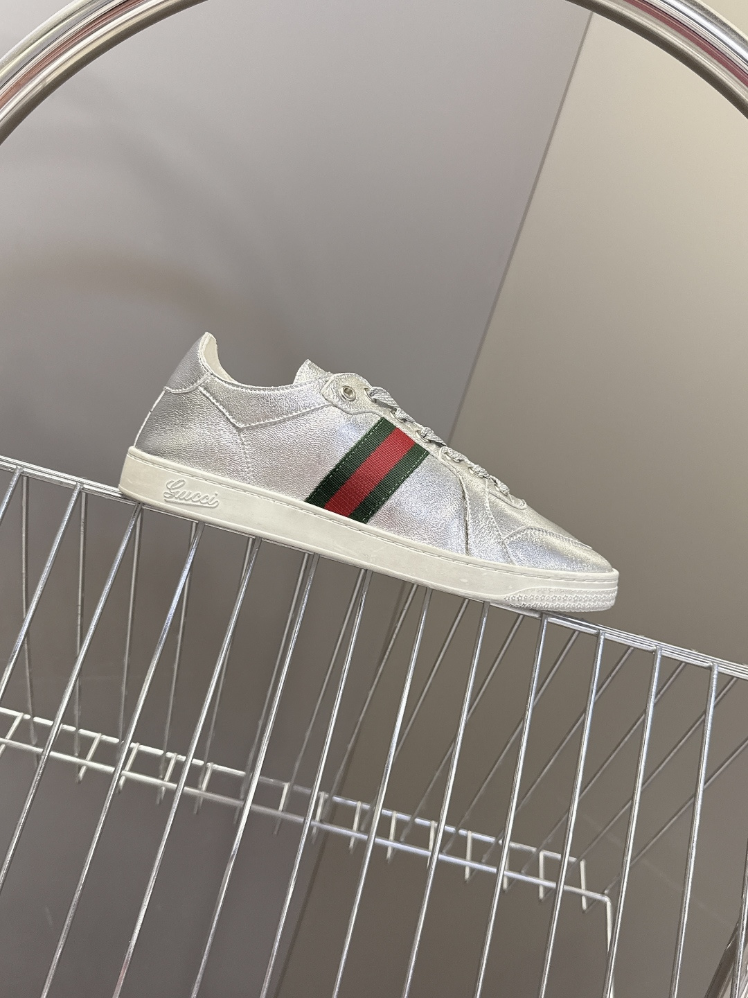 Gucci古驰春夏最新走秀款情侣休闲鞋超多明星网红种草 设计师Demna首秀诚意之作 完美融合复古奢华与