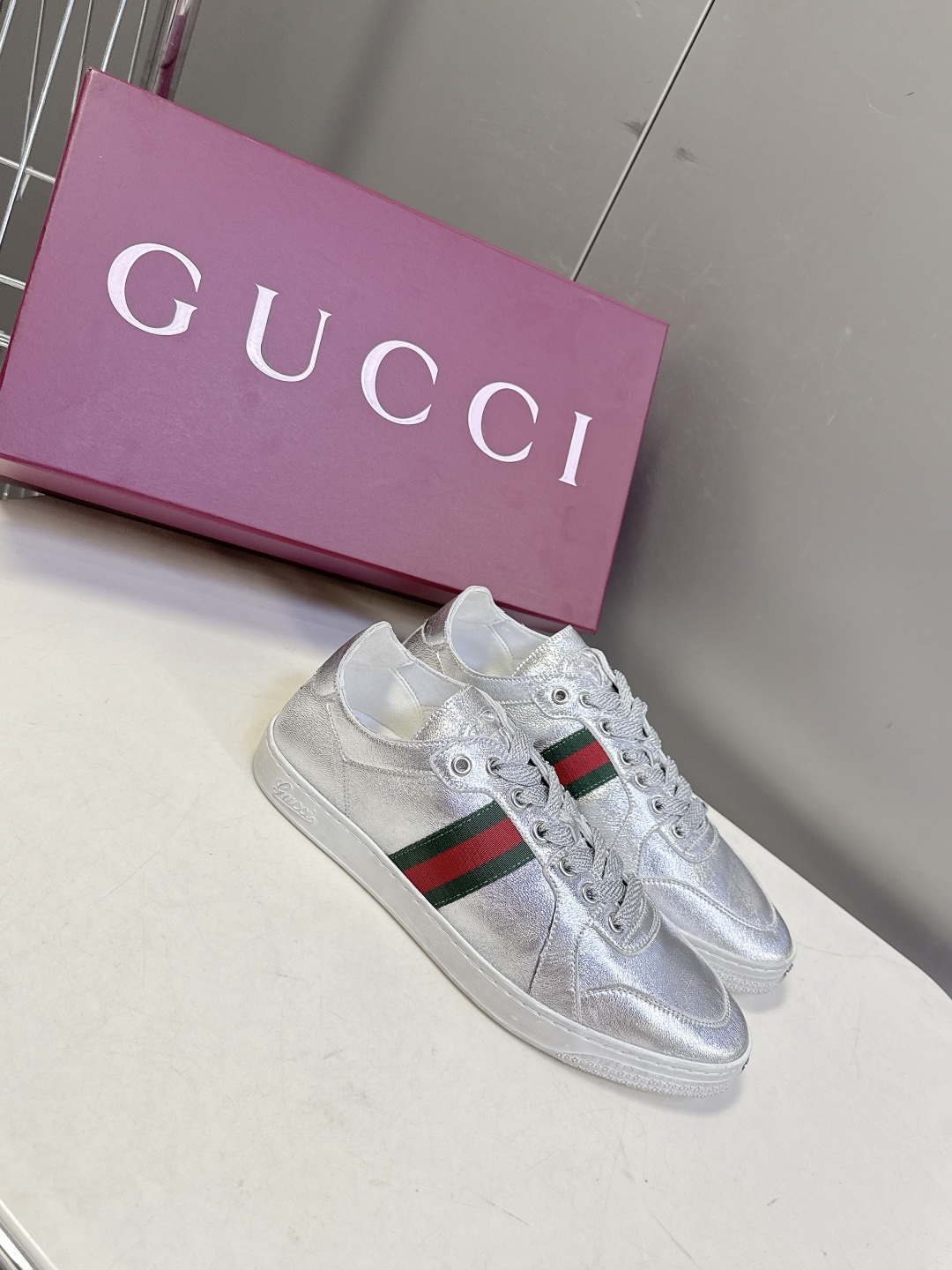 Gucci古驰春夏最新走秀款情侣休闲鞋超多明星网红种草 设计师Demna首秀诚意之作 完美融合复古奢华与