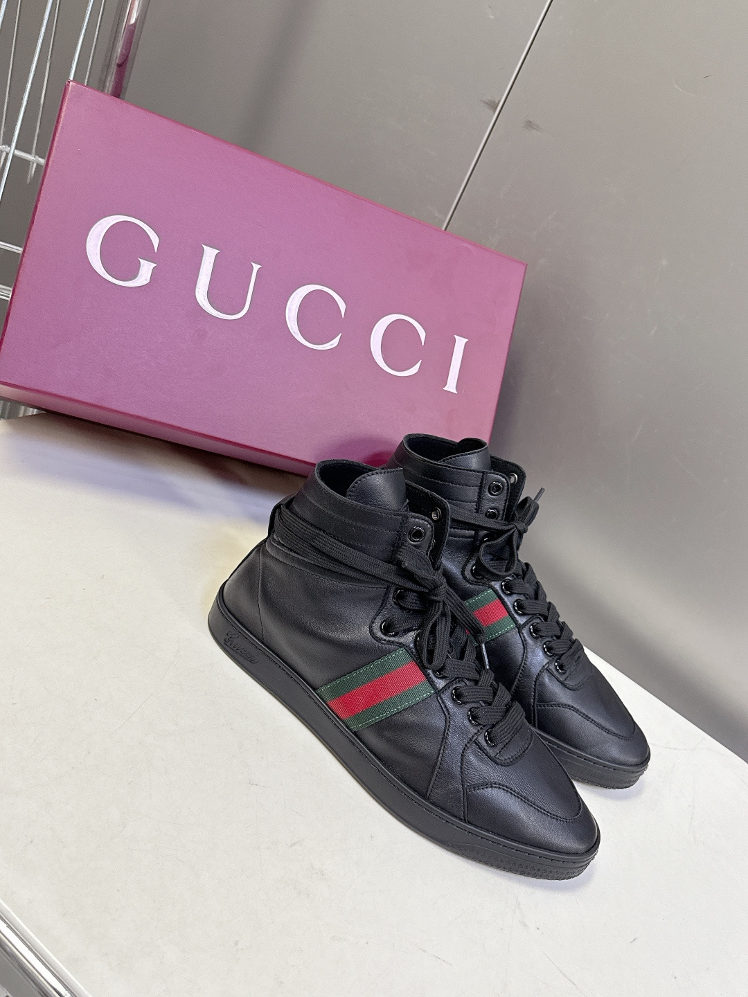 Gucci古驰春夏最新走秀款情侣休闲鞋超多明星网红种草 设计师Demna首秀诚意之作 完美融合复古奢华与