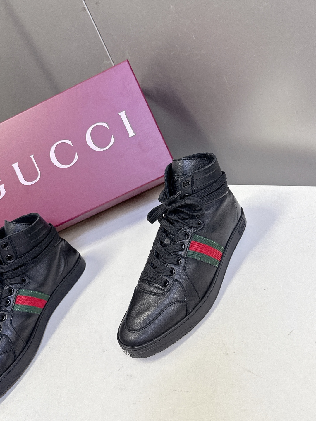 Gucci古驰春夏最新走秀款情侣休闲鞋超多明星网红种草 设计师Demna首秀诚意之作 完美融合复古奢华与