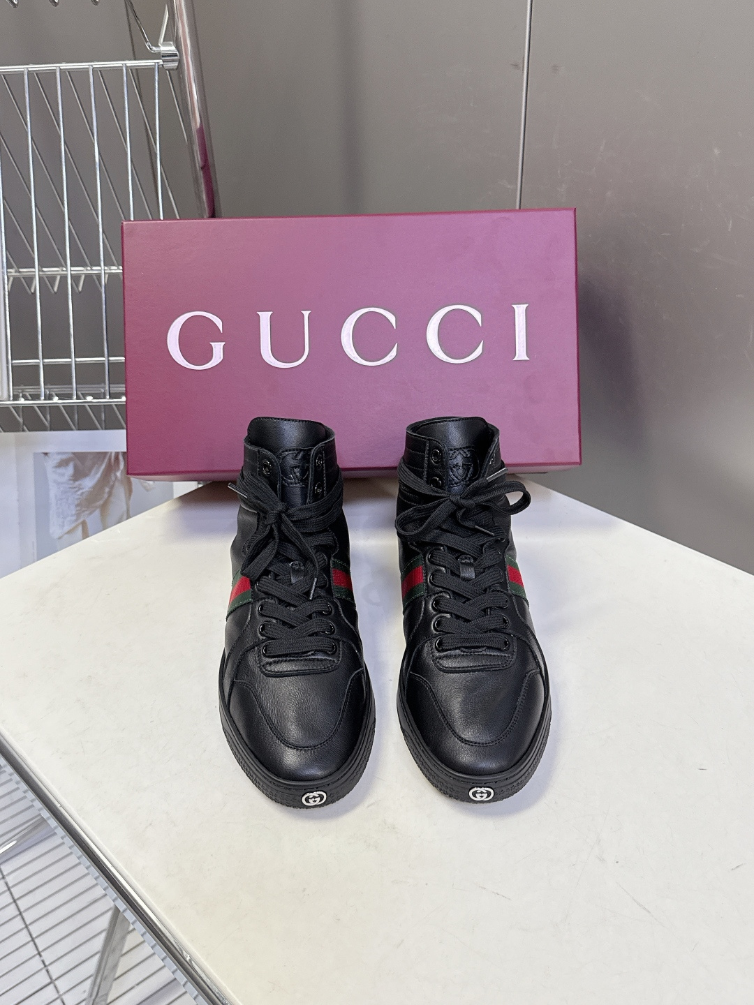 Gucci古驰春夏最新走秀款情侣休闲鞋超多明星网红种草 设计师Demna首秀诚意之作 完美融合复古奢华与