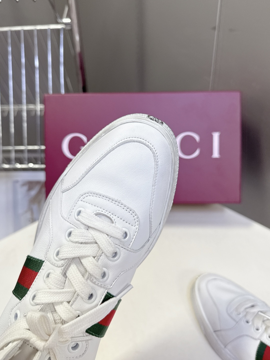 Gucci古驰春夏最新走秀款情侣休闲鞋超多明星网红种草 设计师Demna首秀诚意之作 完美融合复古奢华与