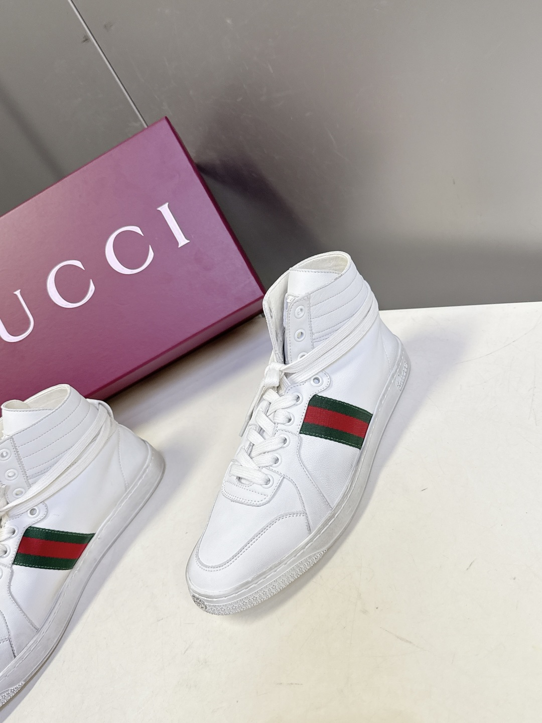 Gucci古驰春夏最新走秀款情侣休闲鞋超多明星网红种草 设计师Demna首秀诚意之作 完美融合复古奢华与