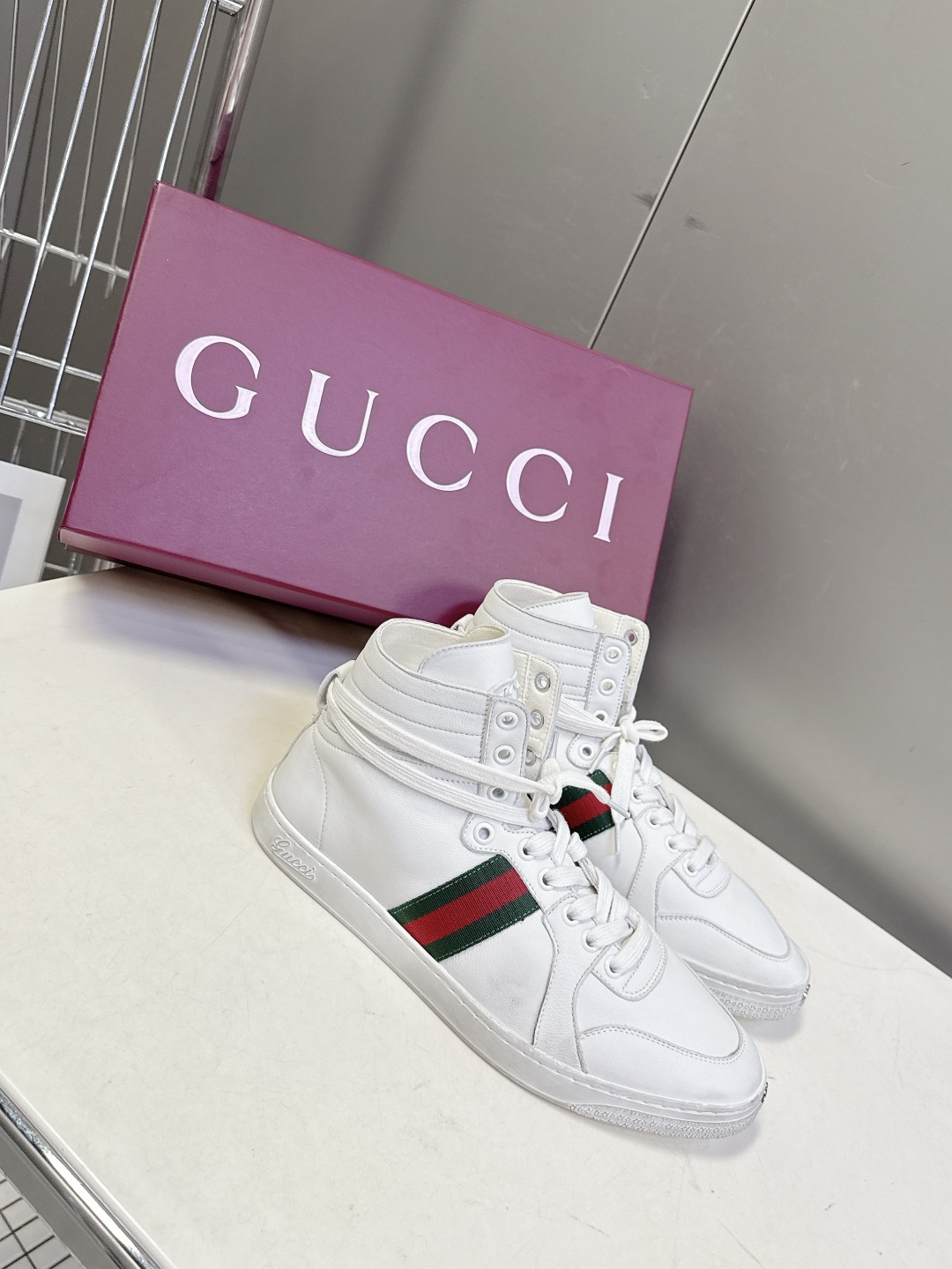 Gucci古驰春夏最新走秀款情侣休闲鞋超多明星网红种草 设计师Demna首秀诚意之作 完美融合复古奢华与