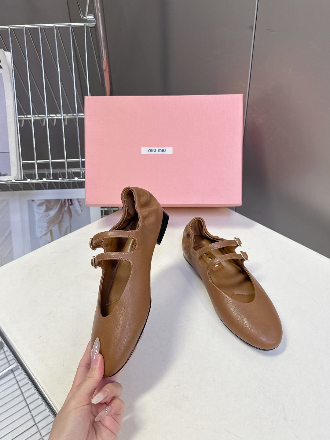 Miu Miu 缪缪春夏最新款双扣玛丽珍芭蕾舞平底鞋超多明星网红种草 是miu家品牌近年复古学院风的标志