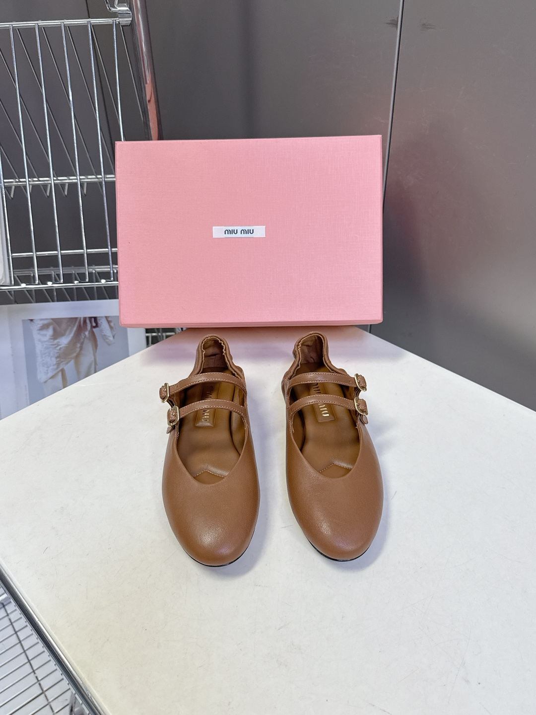 Miu Miu 缪缪春夏最新款双扣玛丽珍芭蕾舞平底鞋超多明星网红种草 是miu家品牌近年复古学院风的标志