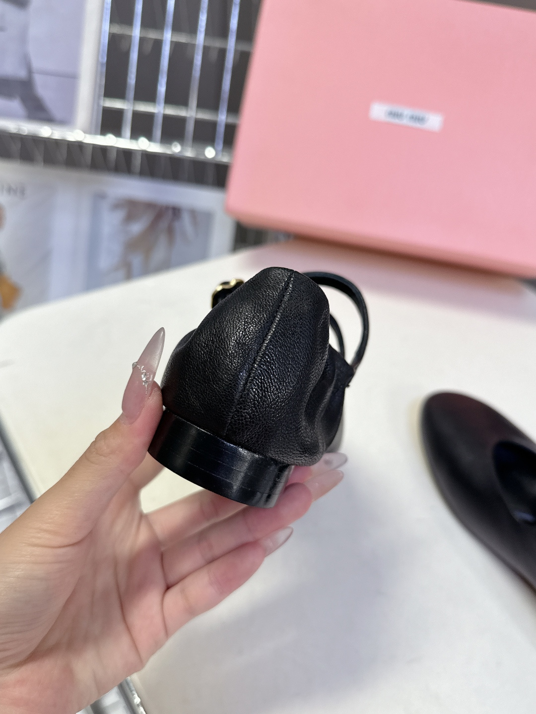 Miu Miu 缪缪春夏最新款双扣玛丽珍芭蕾舞平底鞋超多明星网红种草 是miu家品牌近年复古学院风的标志