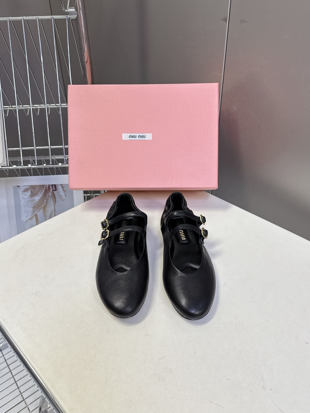 Miu Miu 缪缪春夏最新款双扣玛丽珍芭蕾舞平底鞋超多明星网红种草 是miu家品牌近年复古学院风的标志