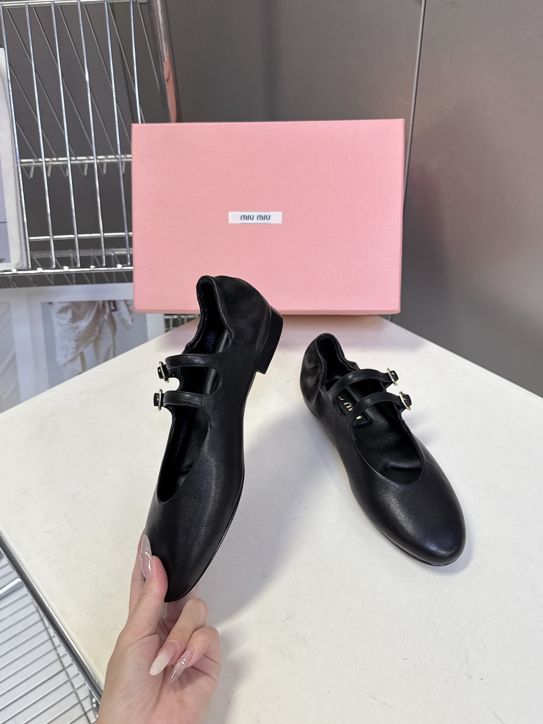 Miu Miu 缪缪春夏最新款双扣玛丽珍芭蕾舞平底鞋超多明星网红种草 是miu家品牌近年复古学院风的标志