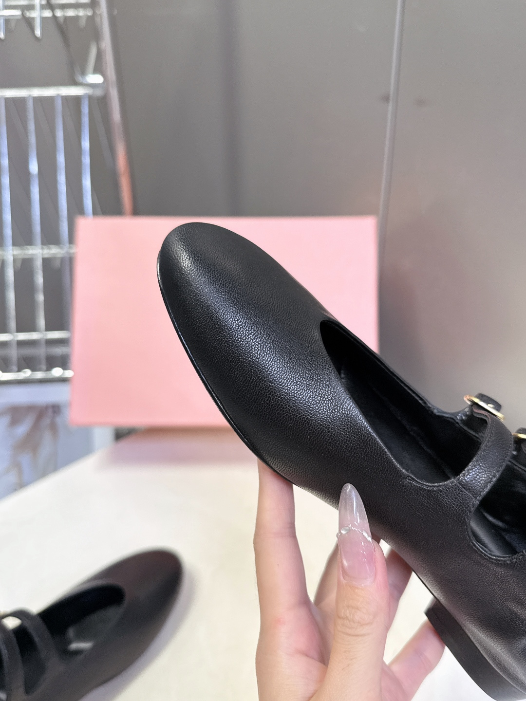 Miu Miu 缪缪春夏最新款双扣玛丽珍芭蕾舞平底鞋超多明星网红种草 是miu家品牌近年复古学院风的标志