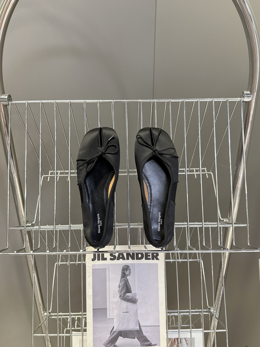 Maison Margiela马吉拉Tabi 缎面分趾芭蕾舞平底鞋 超多明星网红种草 是品牌标志性分趾设