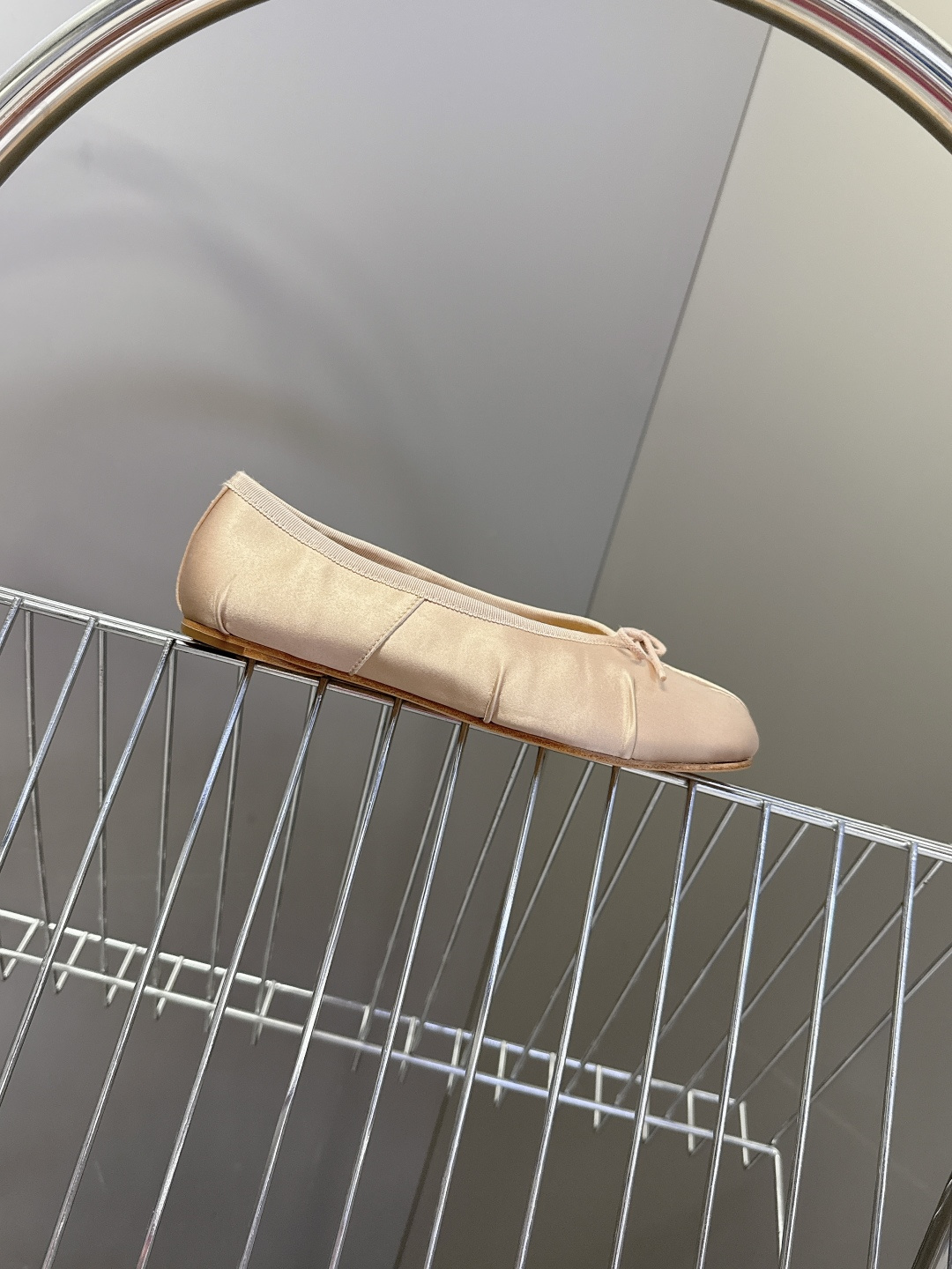 Maison Margiela马吉拉Tabi 缎面分趾芭蕾舞平底鞋 超多明星网红种草 是品牌标志性分趾设
