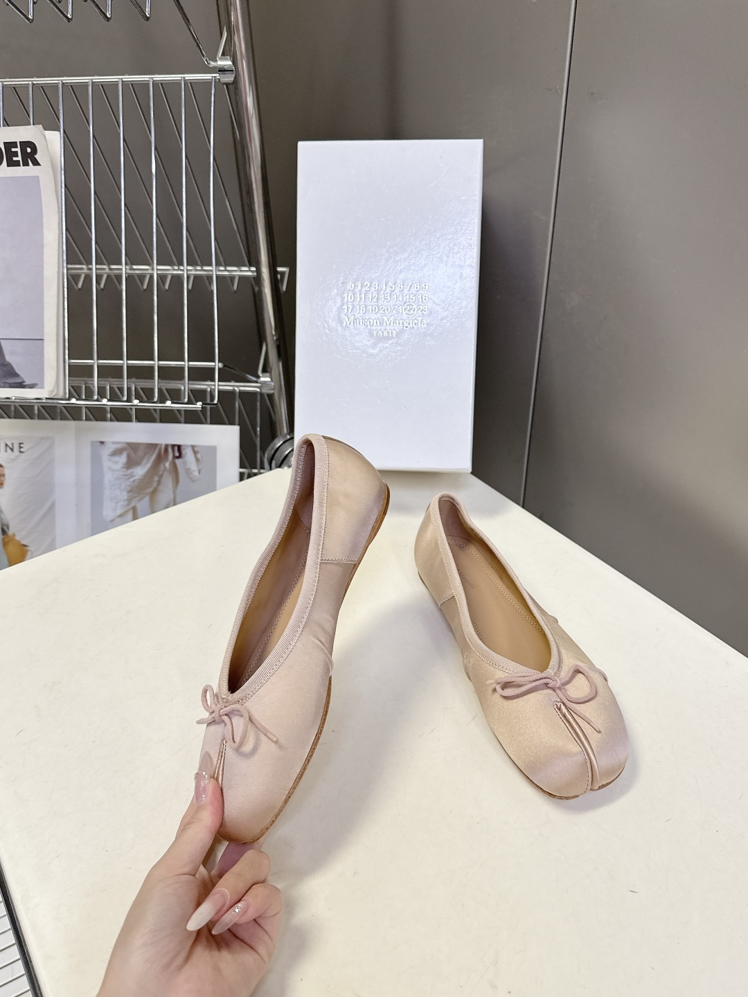 Maison Margiela马吉拉Tabi 缎面分趾芭蕾舞平底鞋 超多明星网红种草 是品牌标志性分趾设