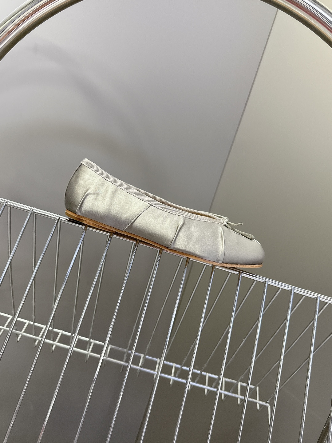 Maison Margiela马吉拉Tabi 缎面分趾芭蕾舞平底鞋 超多明星网红种草 是品牌标志性分趾设