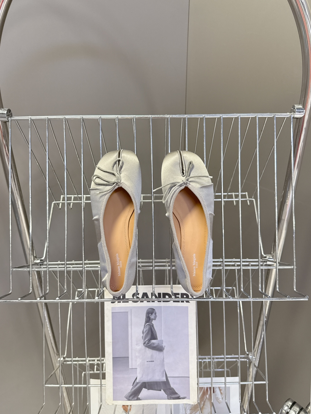 Maison Margiela马吉拉Tabi 缎面分趾芭蕾舞平底鞋 超多明星网红种草 是品牌标志性分趾设