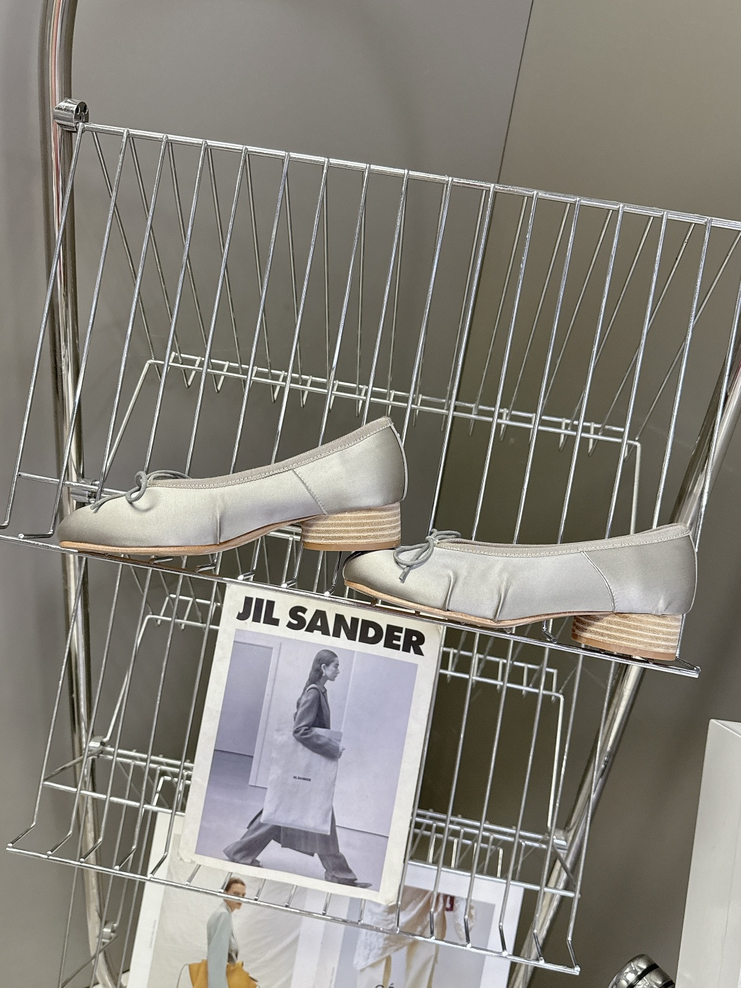 Maison Margiela马吉拉Tabi 缎面分趾芭蕾舞平底鞋 超多明星网红种草 是品牌标志性分趾设