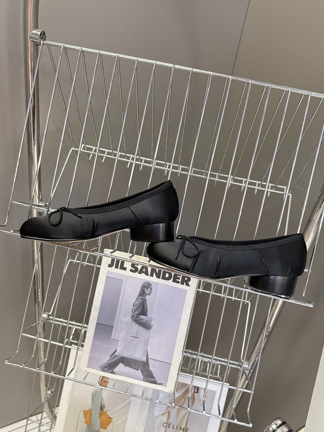 Maison Margiela马吉拉Tabi 缎面分趾芭蕾舞平底鞋 超多明星网红种草 是品牌标志性分趾设