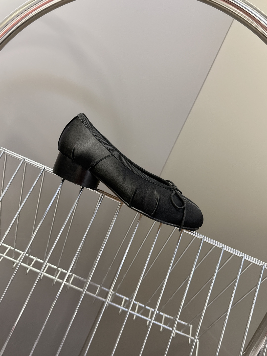 Maison Margiela马吉拉Tabi 缎面分趾芭蕾舞平底鞋 超多明星网红种草 是品牌标志性分趾设