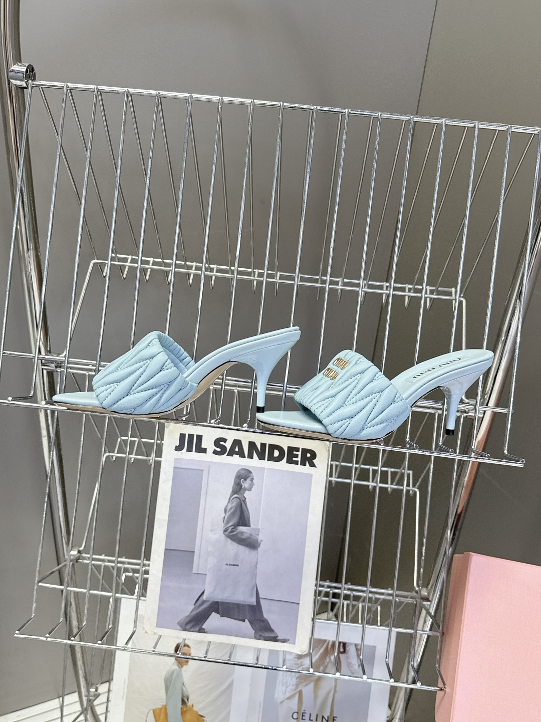 Miu Miu缪缪春夏最新款绗缝高跟穆勒凉拖 超多明星网红种草 是品牌少女感与精致感结合的标志性鞋款 也