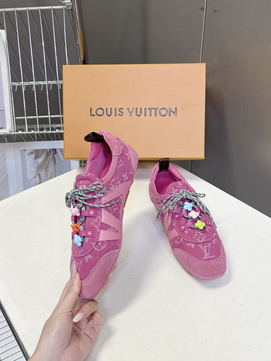 配饰➕20 路易威登Louis Vuitton春夏最新款彩色串珠芭蕾风德训鞋超多明星网红种草 鞋带上搭配