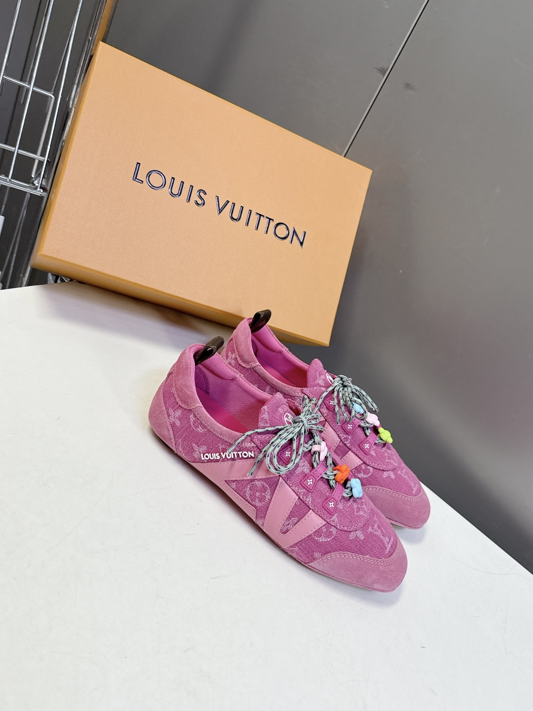 配饰➕20 路易威登Louis Vuitton春夏最新款彩色串珠芭蕾风德训鞋超多明星网红种草 鞋带上搭配