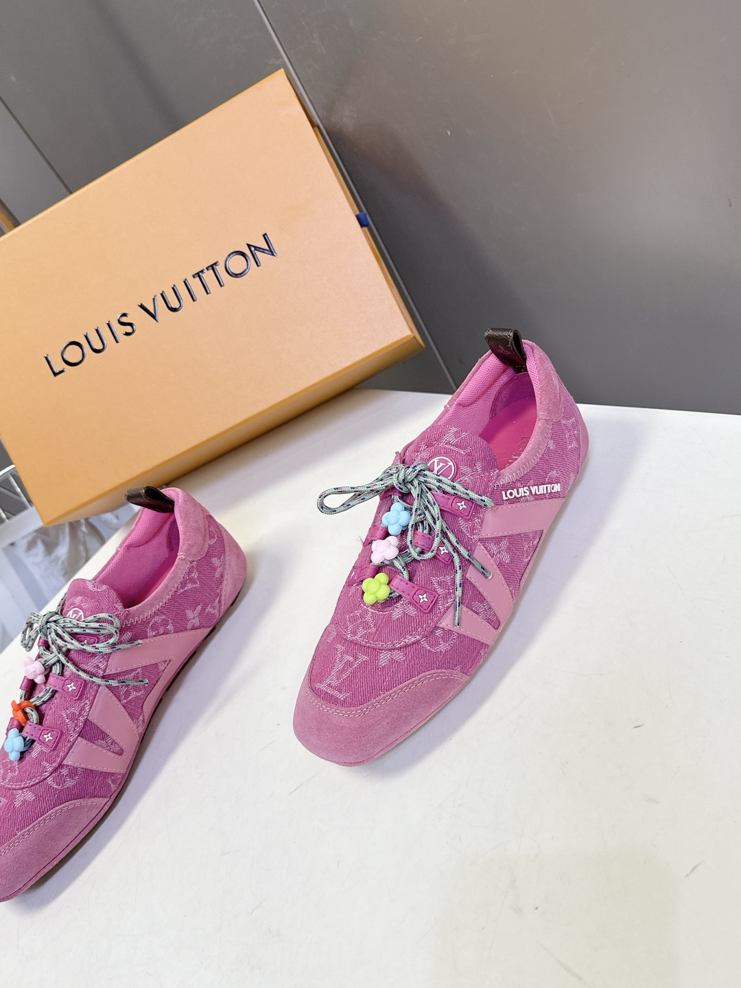 配饰➕20 路易威登Louis Vuitton春夏最新款彩色串珠芭蕾风德训鞋超多明星网红种草 鞋带上搭配