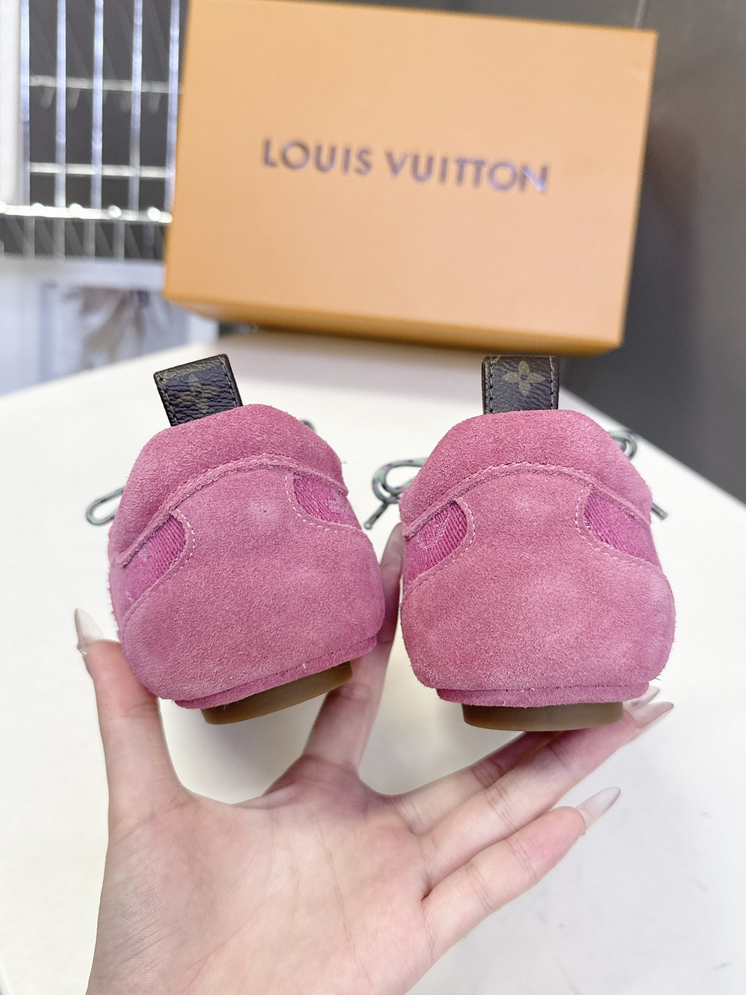 配饰➕20 路易威登Louis Vuitton春夏最新款彩色串珠芭蕾风德训鞋超多明星网红种草 鞋带上搭配