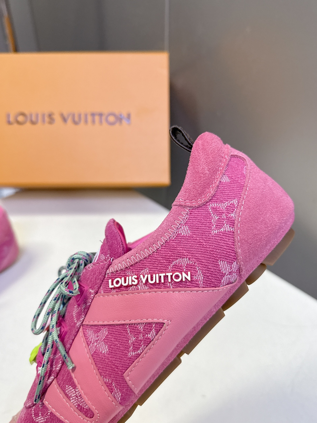 配饰➕20 路易威登Louis Vuitton春夏最新款彩色串珠芭蕾风德训鞋超多明星网红种草 鞋带上搭配