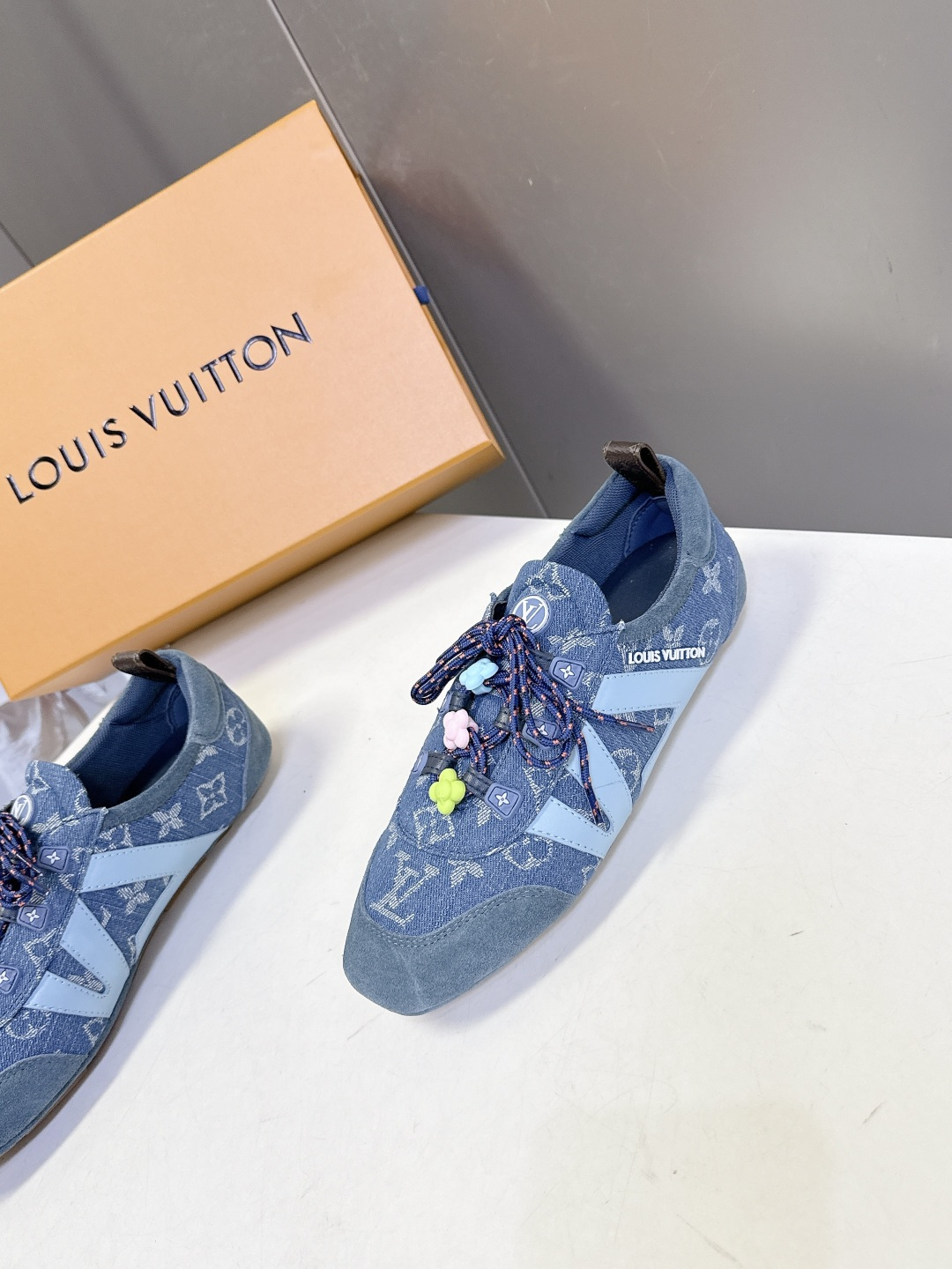 配饰➕20 路易威登Louis Vuitton春夏最新款彩色串珠芭蕾风德训鞋超多明星网红种草 鞋带上搭配