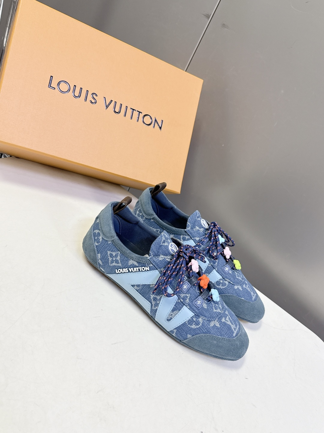 配饰➕20 路易威登Louis Vuitton春夏最新款彩色串珠芭蕾风德训鞋超多明星网红种草 鞋带上搭配