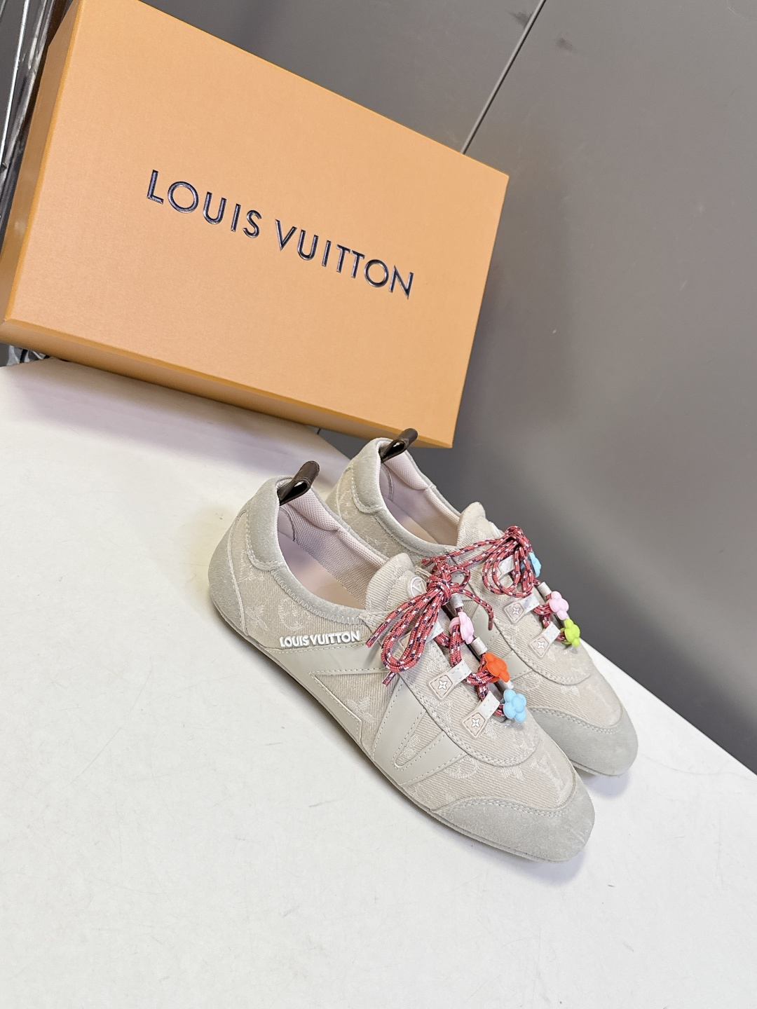 配饰➕20 路易威登Louis Vuitton春夏最新款彩色串珠芭蕾风德训鞋超多明星网红种草 鞋带上搭配