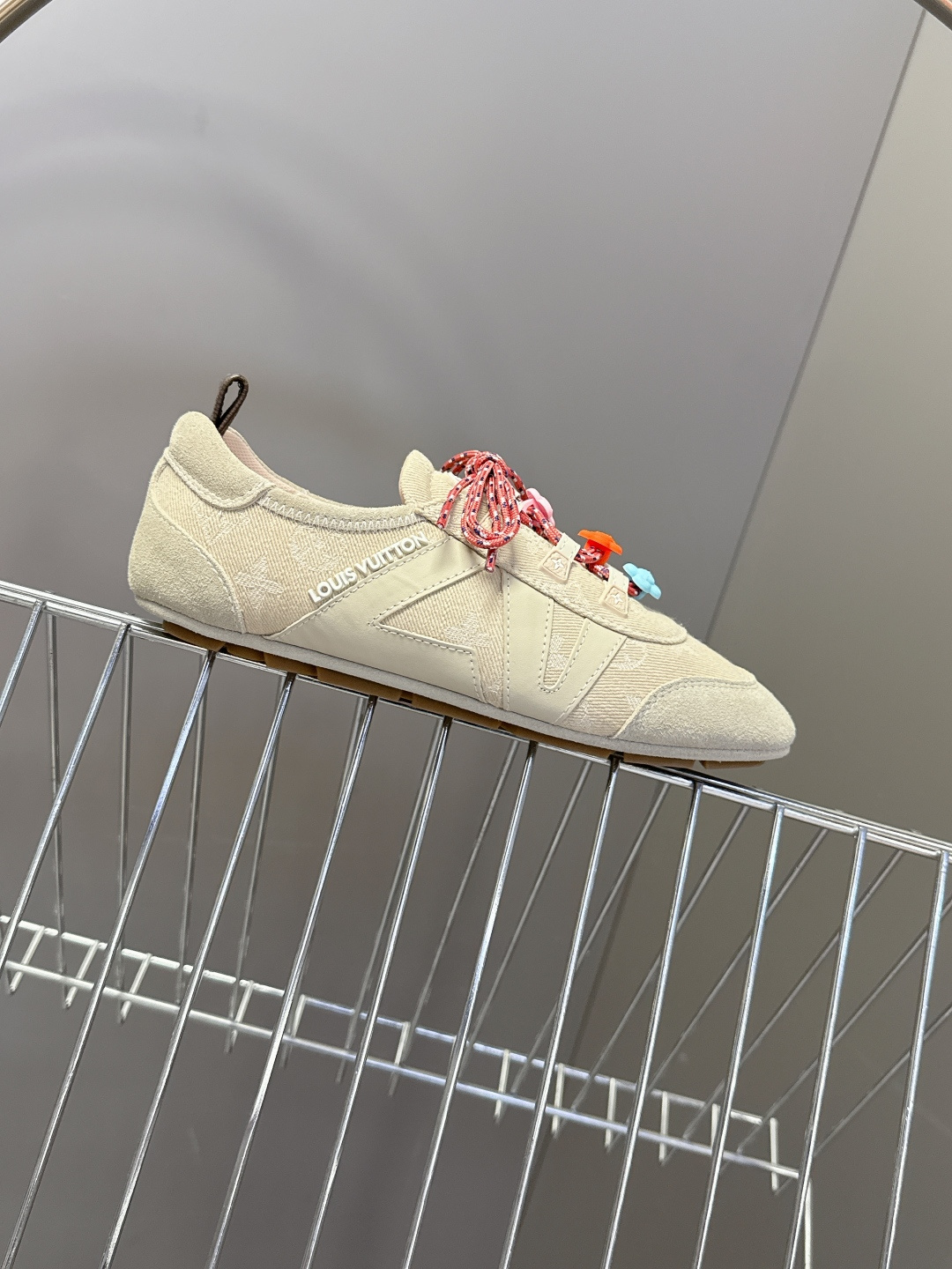 配饰➕20 路易威登Louis Vuitton春夏最新款彩色串珠芭蕾风德训鞋超多明星网红种草 鞋带上搭配