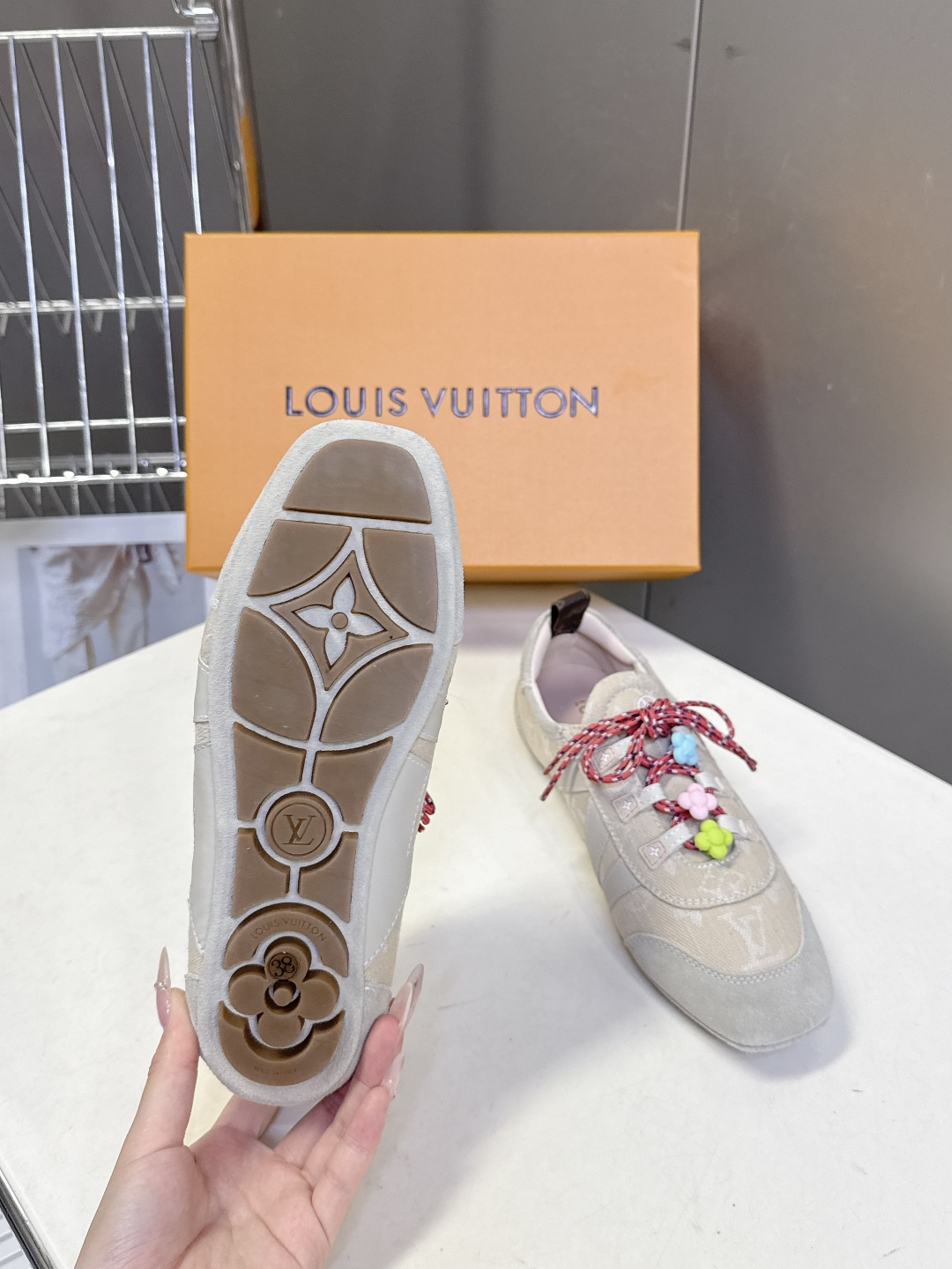 配饰➕20 路易威登Louis Vuitton春夏最新款彩色串珠芭蕾风德训鞋超多明星网红种草 鞋带上搭配