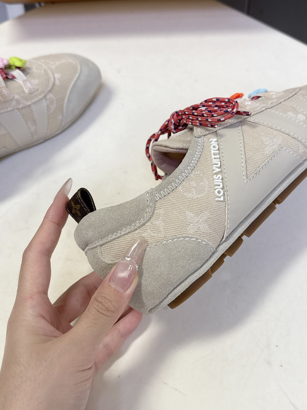 配饰➕20 路易威登Louis Vuitton春夏最新款彩色串珠芭蕾风德训鞋超多明星网红种草 鞋带上搭配