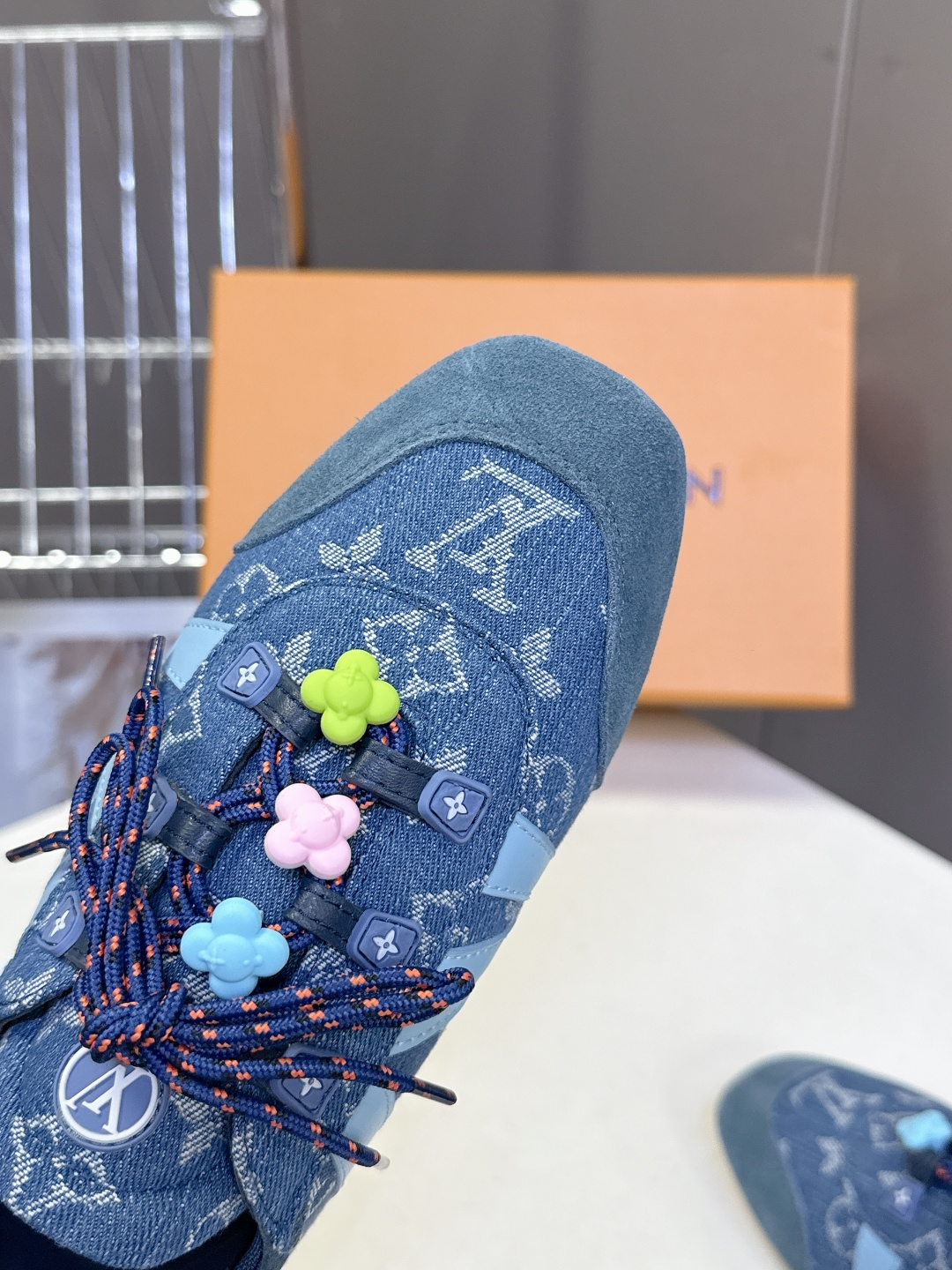 配饰➕20 路易威登Louis Vuitton春夏最新款彩色串珠芭蕾风德训鞋超多明星网红种草 鞋带上搭配