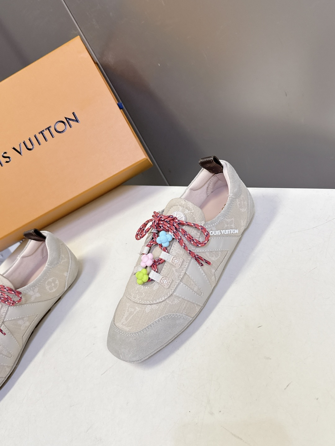配饰➕20 路易威登Louis Vuitton春夏最新款彩色串珠芭蕾风德训鞋超多明星网红种草 鞋带上搭配