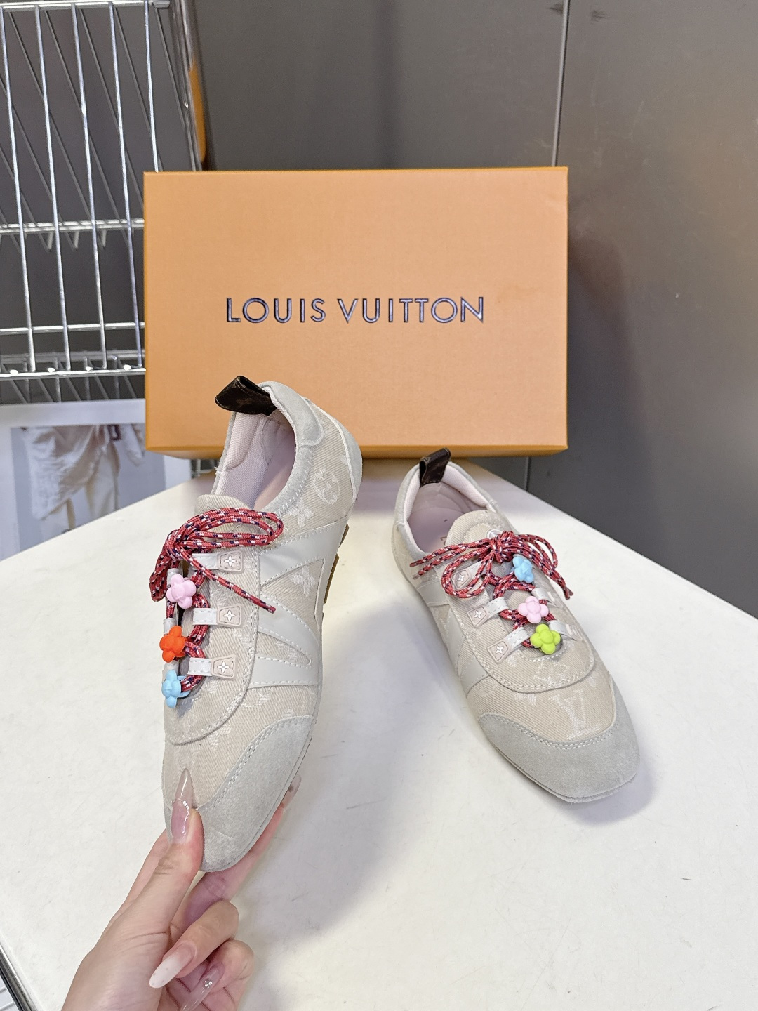 配饰➕20 路易威登Louis Vuitton春夏最新款彩色串珠芭蕾风德训鞋超多明星网红种草 鞋带上搭配