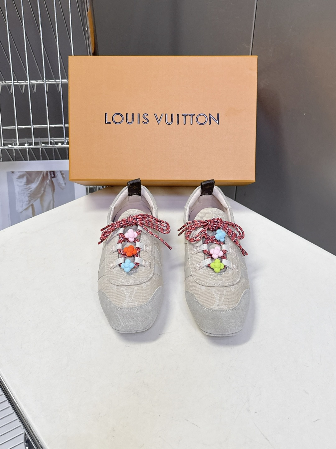 配饰➕20 路易威登Louis Vuitton春夏最新款彩色串珠芭蕾风德训鞋超多明星网红种草 鞋带上搭配