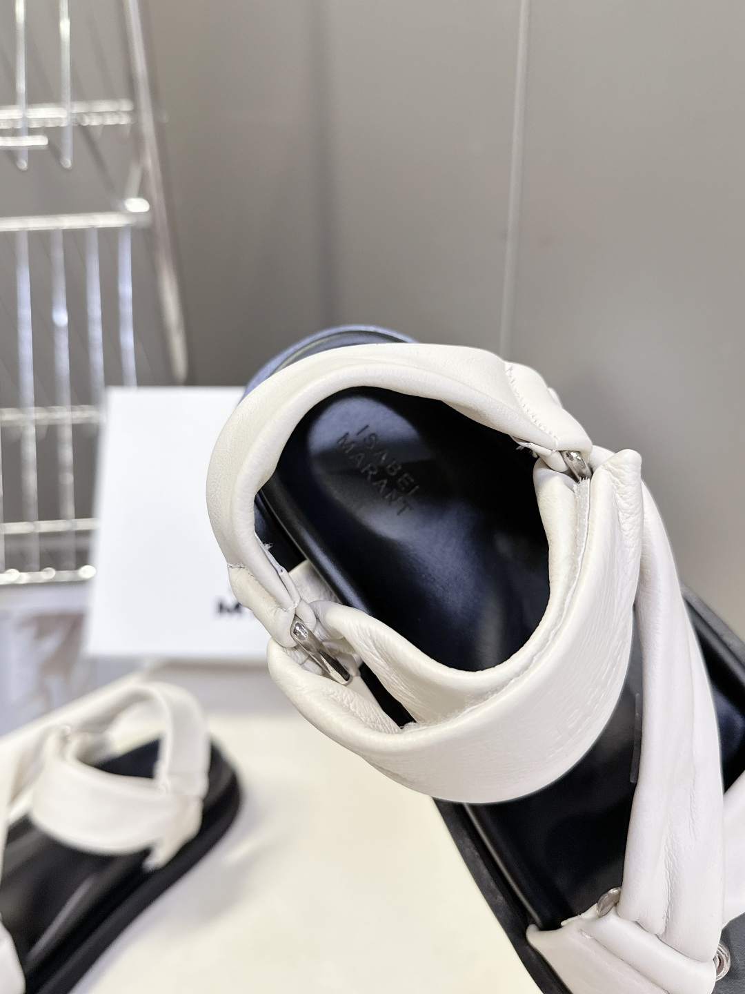 Isabel Marant（伊莎贝尔·玛兰）春夏最新款交叉带厚底凉鞋 超多明星网红种草 软质填充交叉绑带