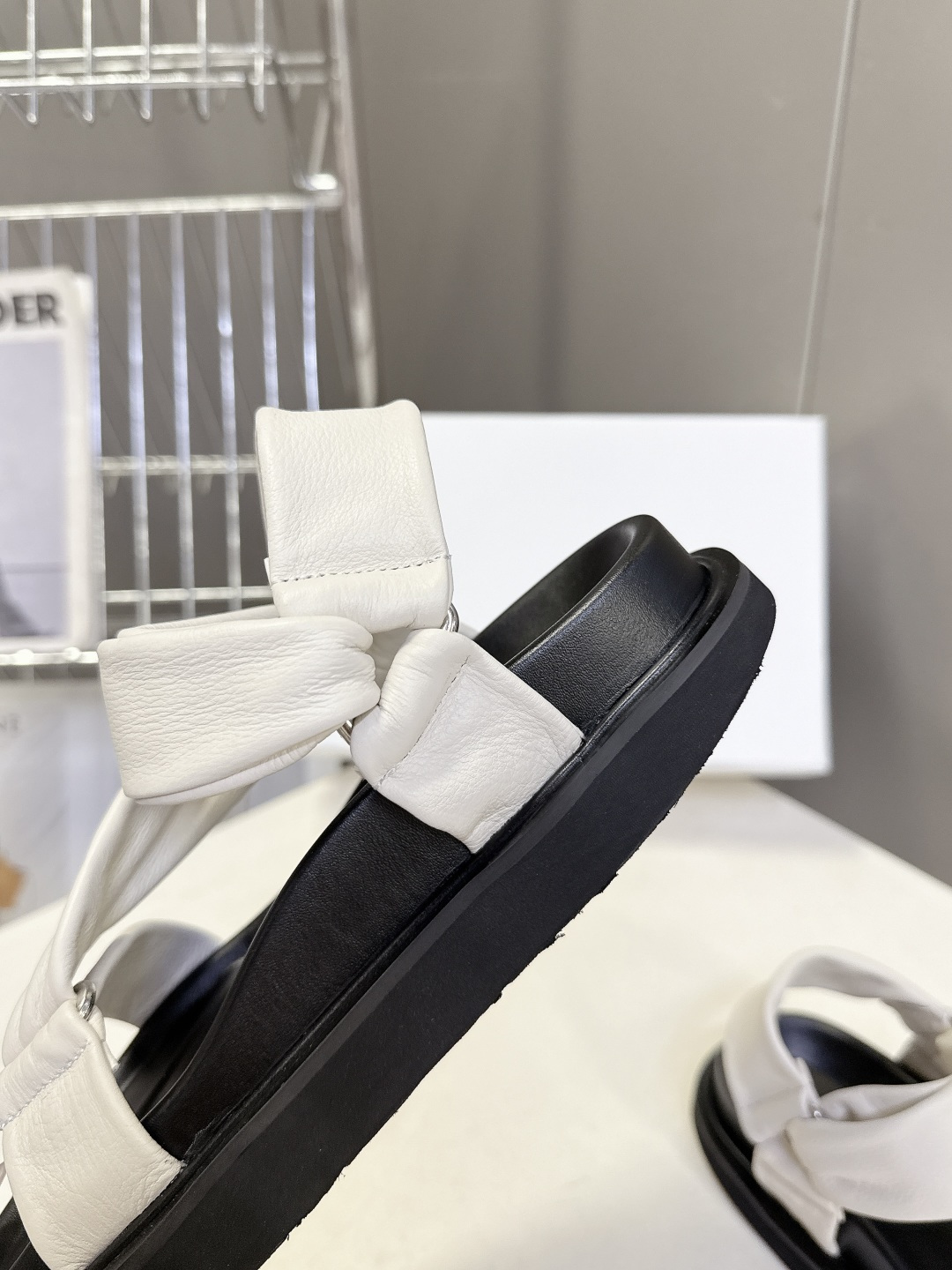 Isabel Marant（伊莎贝尔·玛兰）春夏最新款交叉带厚底凉鞋 超多明星网红种草 软质填充交叉绑带