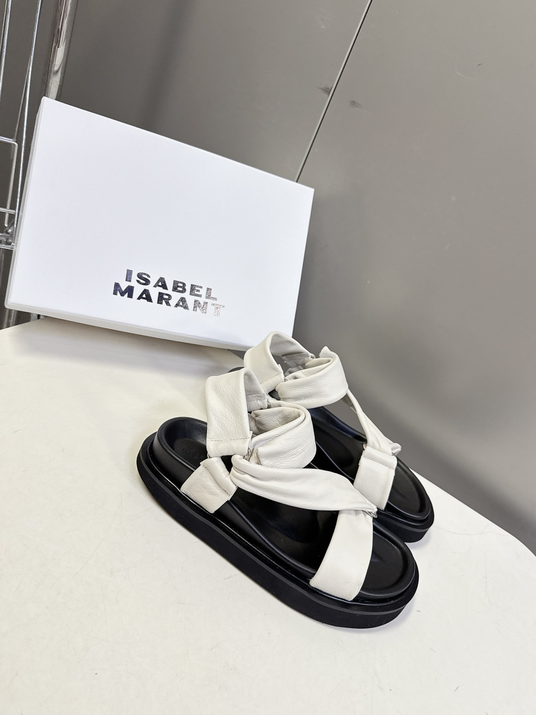 Isabel Marant（伊莎贝尔·玛兰）春夏最新款交叉带厚底凉鞋 超多明星网红种草 软质填充交叉绑带