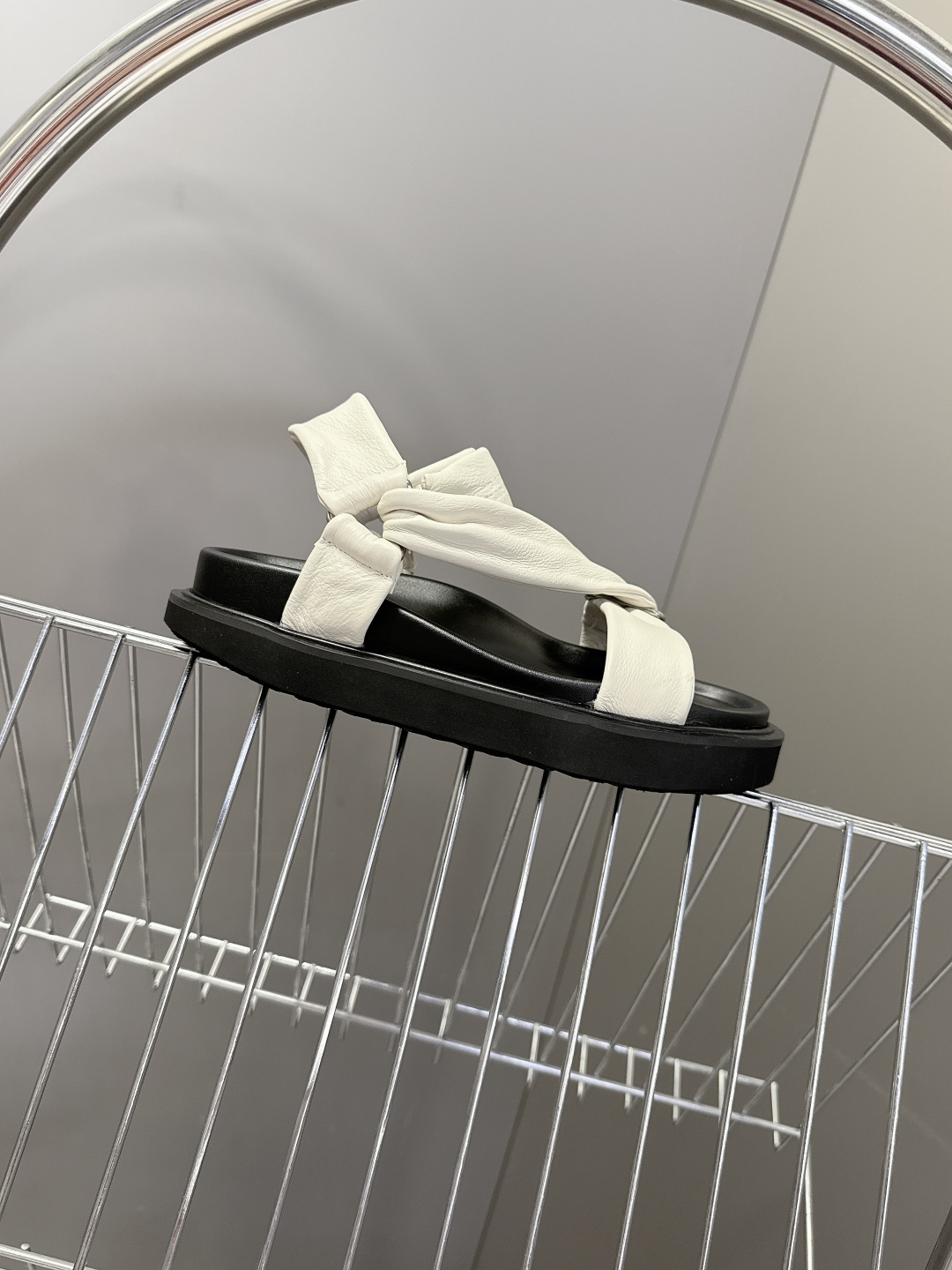 Isabel Marant（伊莎贝尔·玛兰）春夏最新款交叉带厚底凉鞋 超多明星网红种草 软质填充交叉绑带