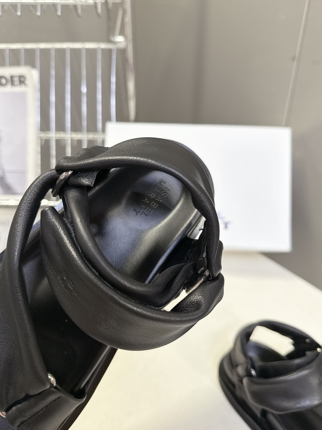 Isabel Marant（伊莎贝尔·玛兰）春夏最新款交叉带厚底凉鞋 超多明星网红种草 软质填充交叉绑带