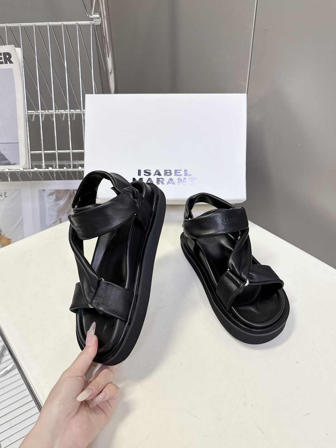 Isabel Marant（伊莎贝尔·玛兰）春夏最新款交叉带厚底凉鞋 超多明星网红种草 软质填充交叉绑带