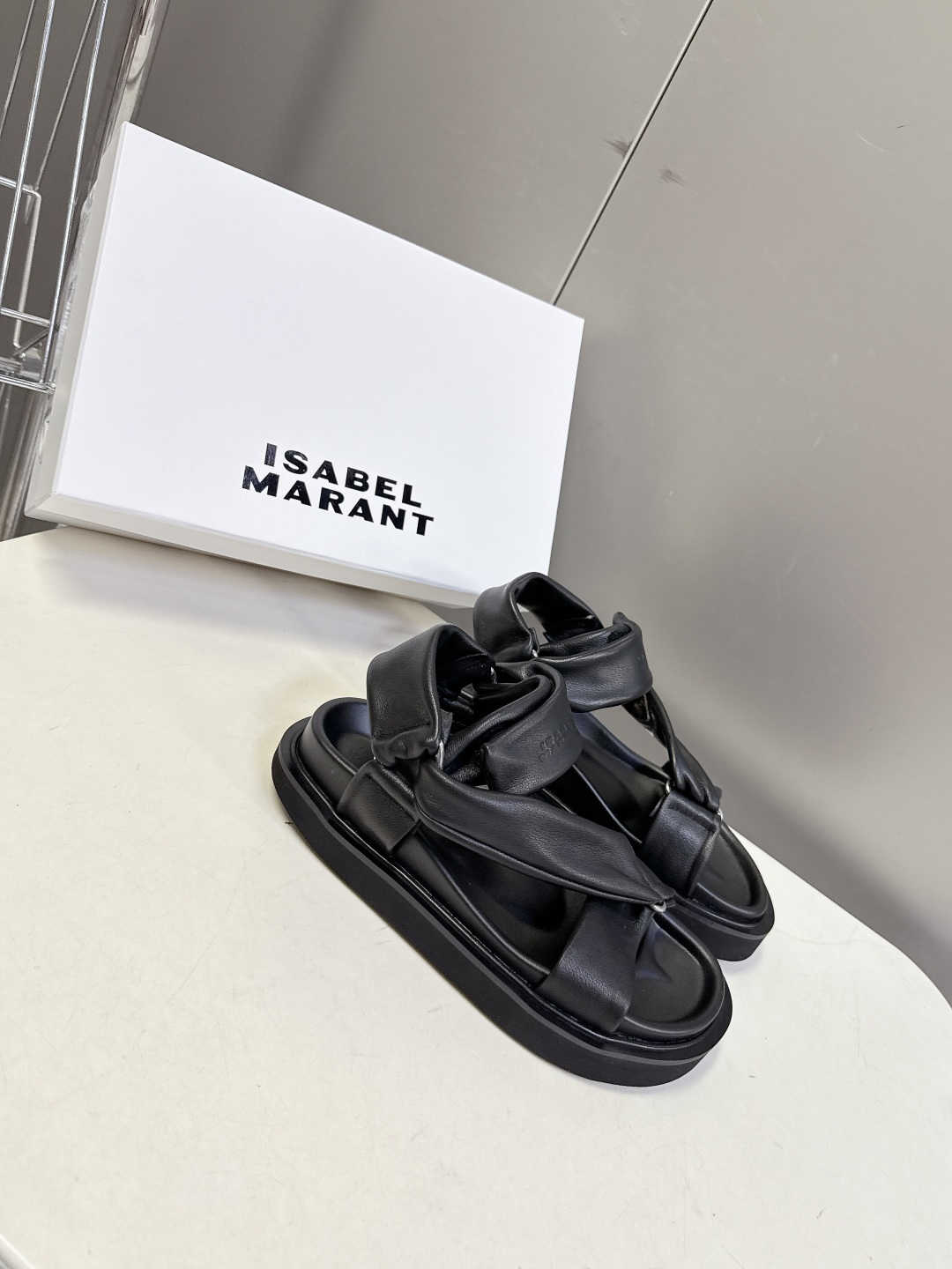 Isabel Marant（伊莎贝尔·玛兰）春夏最新款交叉带厚底凉鞋 超多明星网红种草 软质填充交叉绑带