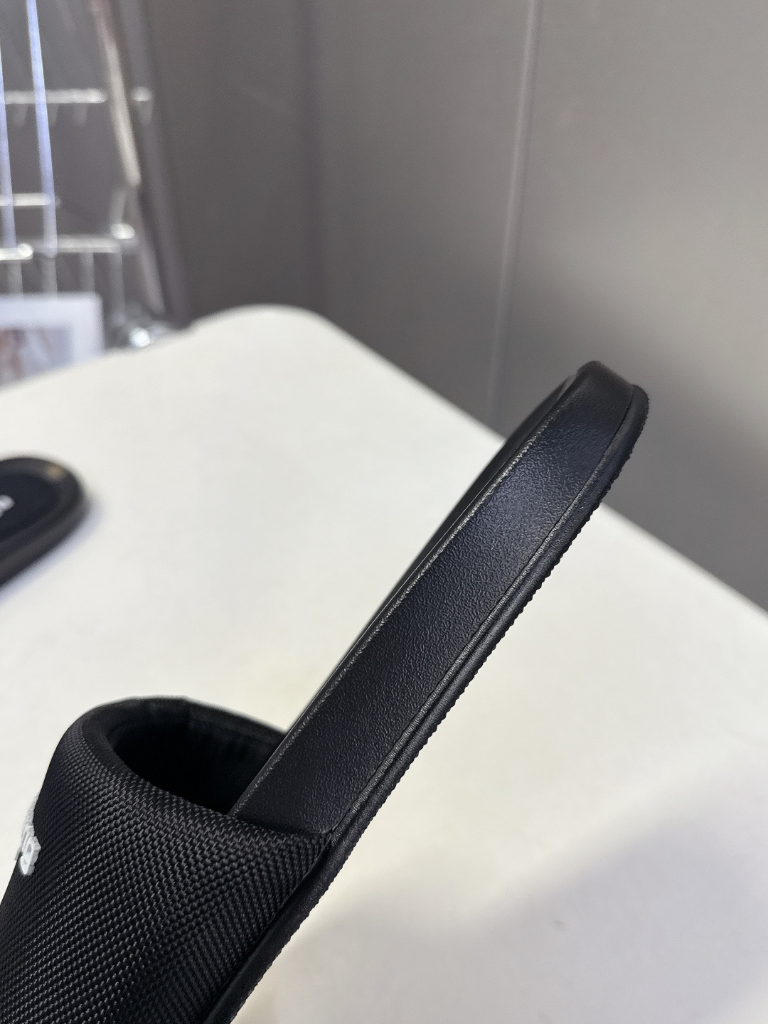 Alexander Wang亚历山大王春夏最新款方头一字拖超多明星网红种草 鞋面采用满铺水钻水晶缀饰点缀