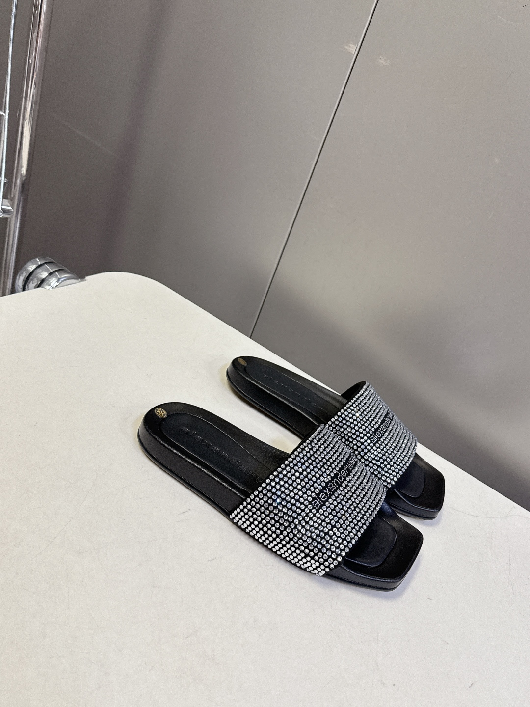 Alexander Wang亚历山大王春夏最新款方头一字拖超多明星网红种草 鞋面采用满铺水钻水晶缀饰点缀